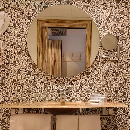 Yomo Mola Park Otel 4*
